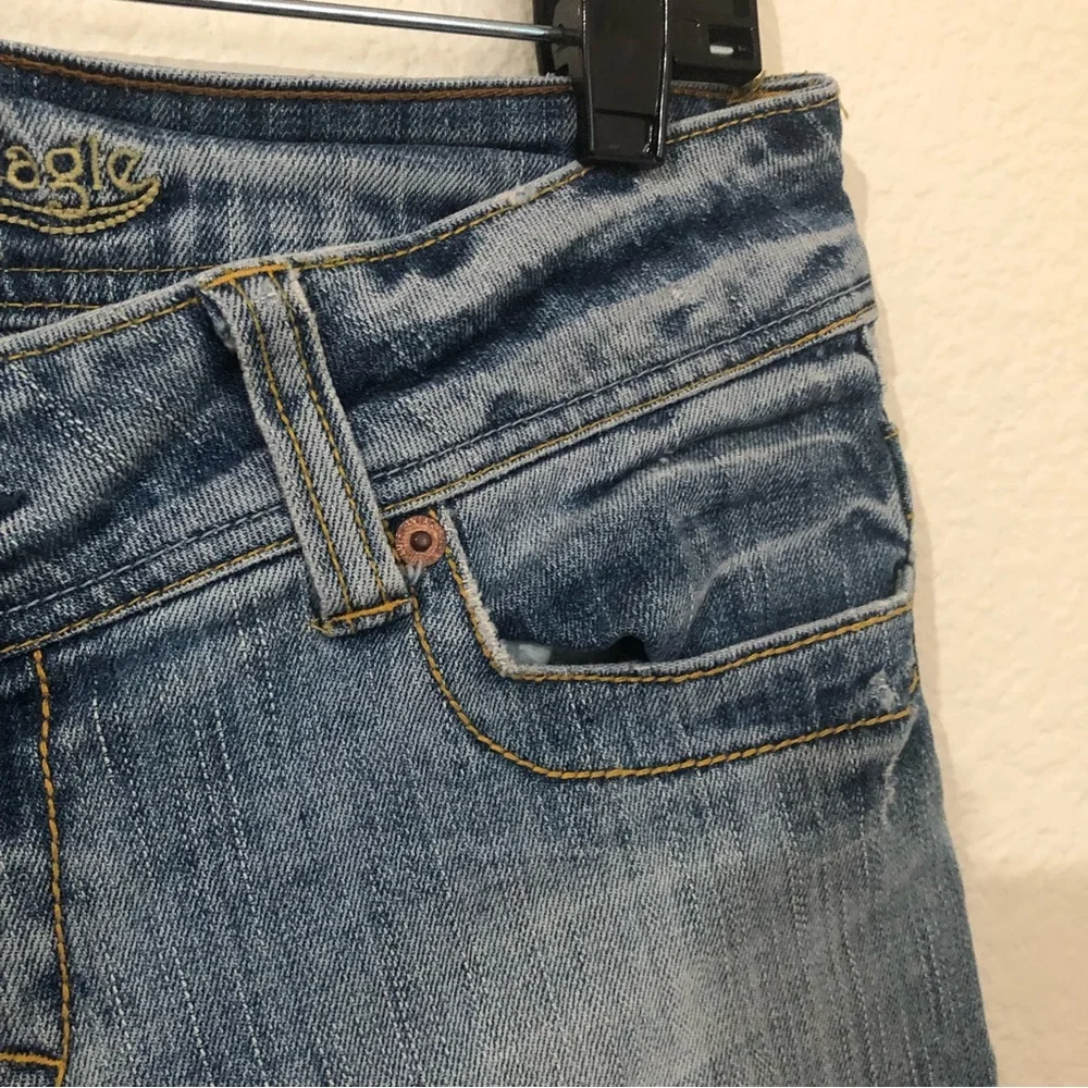 AMERICAN EAGLE Womens 6 Short Jeans Light Wash Low Rise Flare - Picture 6 of 14